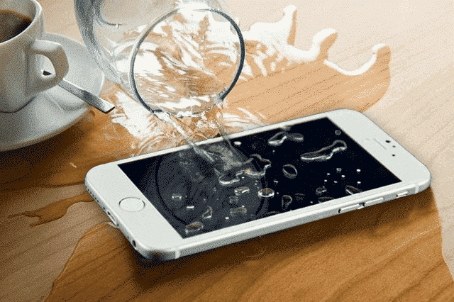 Smartphone tombé dans l’eau